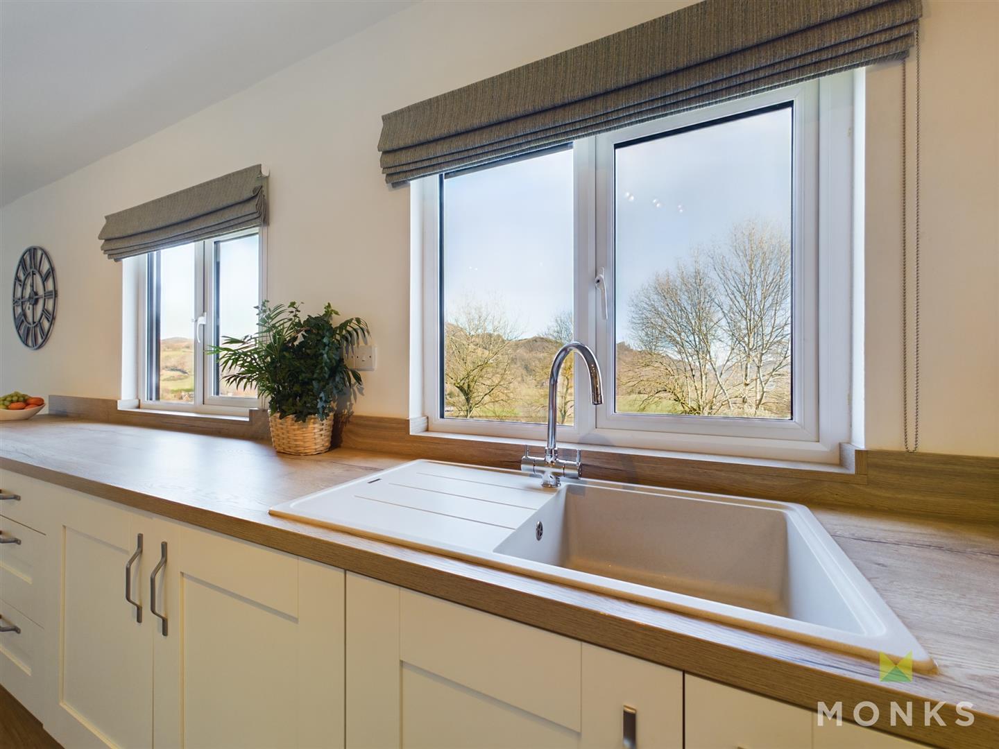 Stoneleigh 5 Llwyn Y Garth, Llanfyllin, SY22 5JZ SSTC